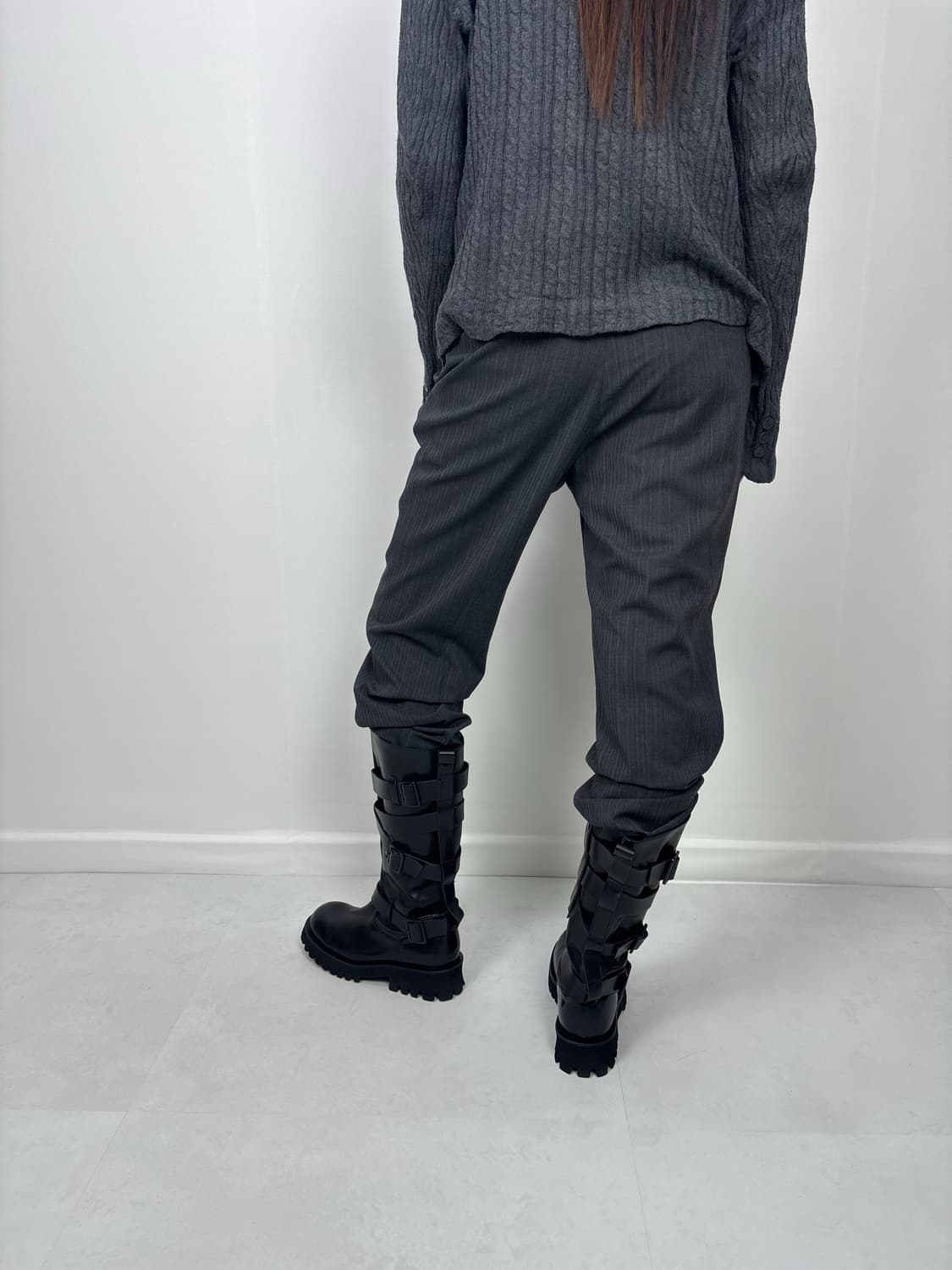 CHARCOAL STRIPE LOW SLACKS 상품이미지2