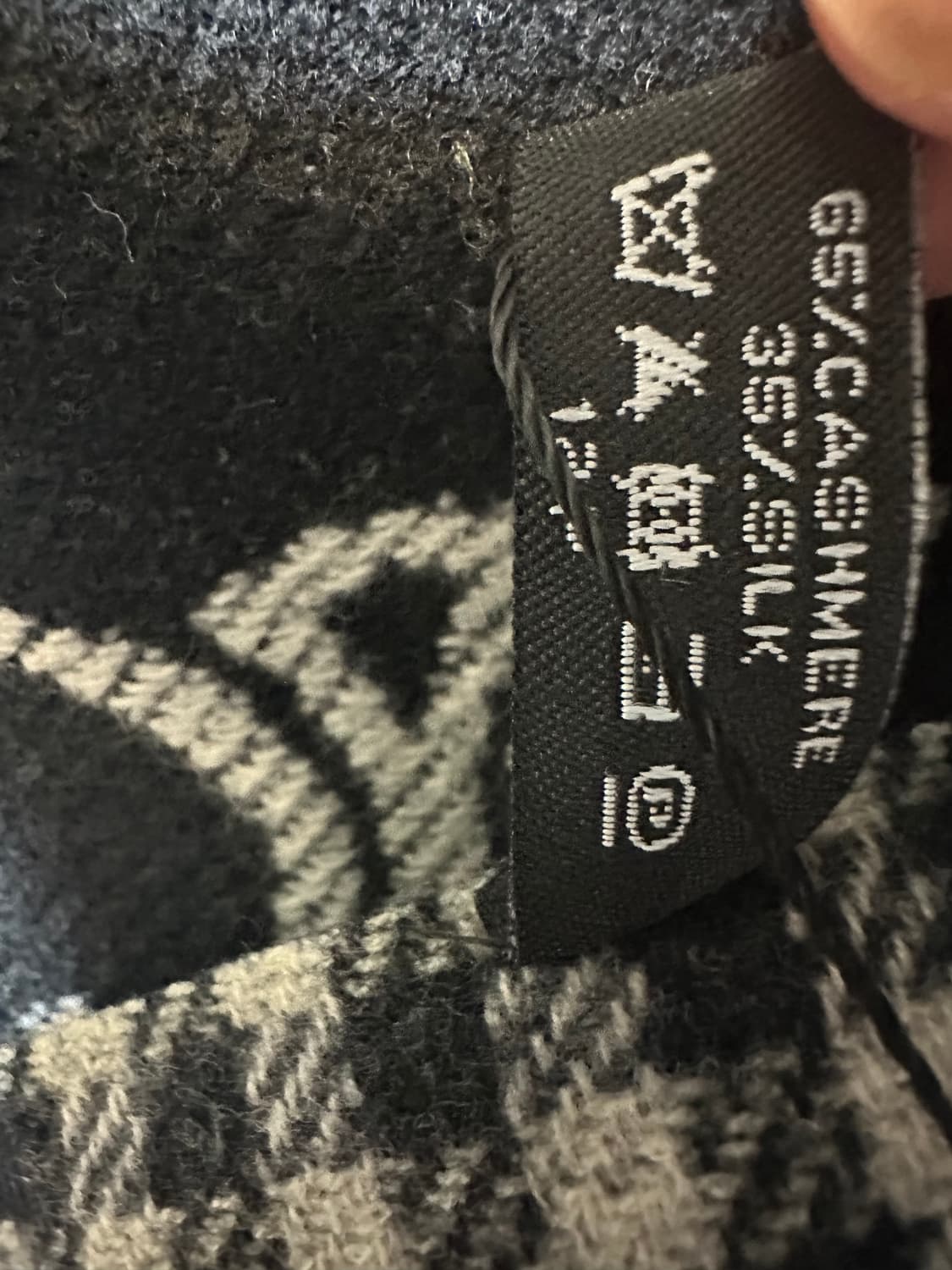 셀린느 트리오페 블랙 캐시미어머플러 남여공용 상품이미지8