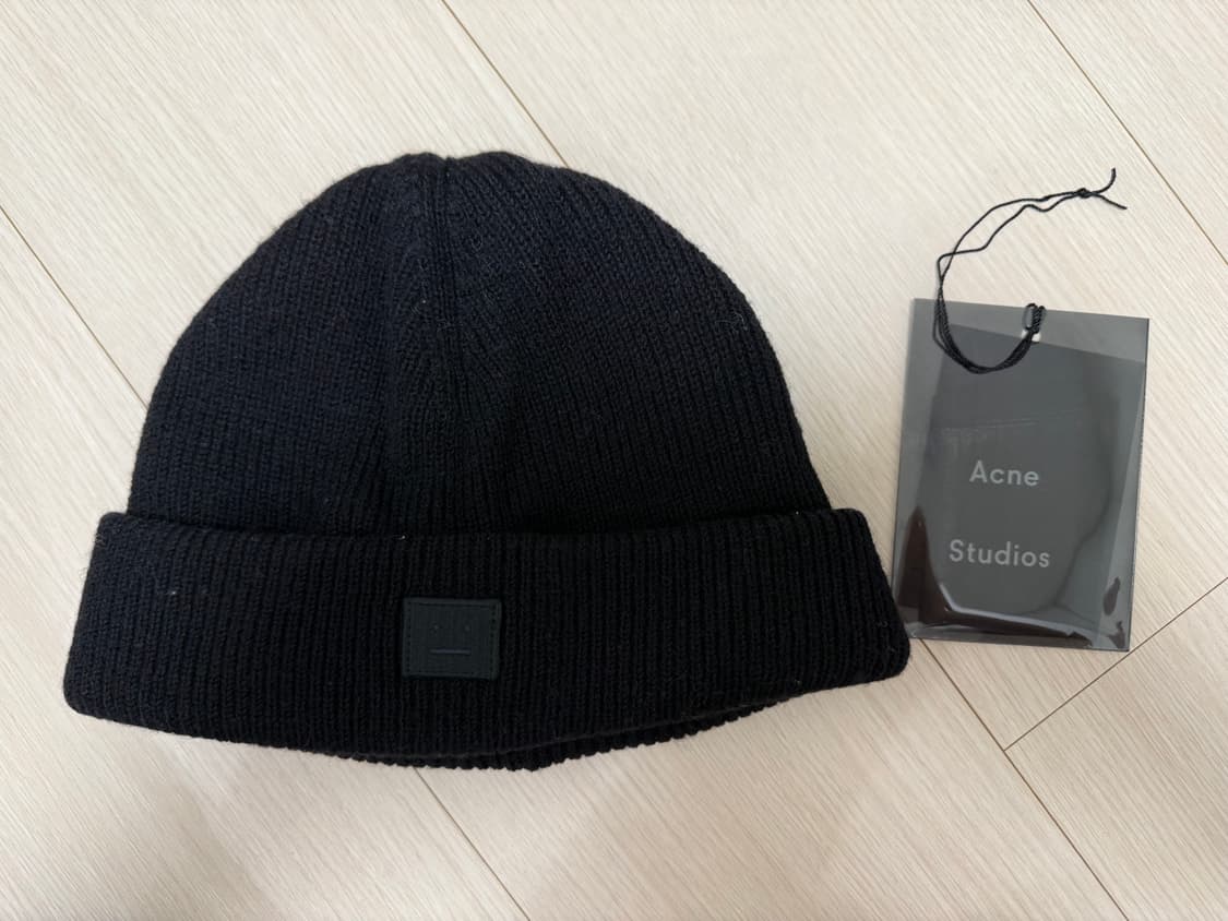 아크네 스튜디오 캔시페이스 비니  상품이미지1