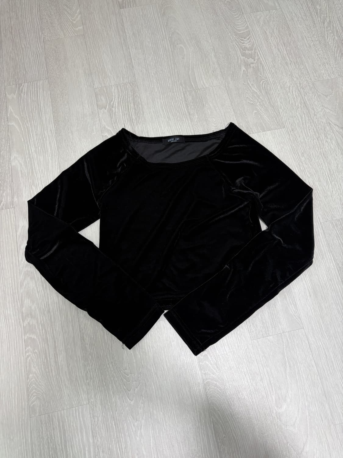 빈티지 벨벳 크롭 오프숄더 긴팔 상품이미지1