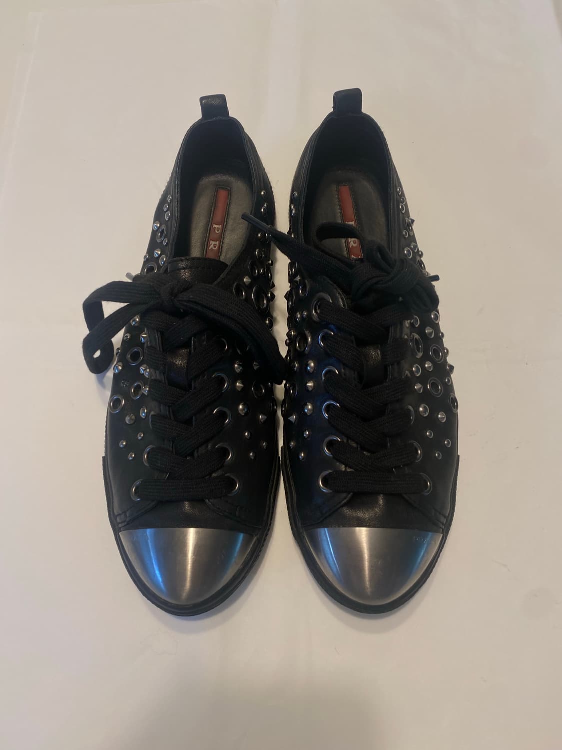 Prada 스터드 플랫 상품이미지1