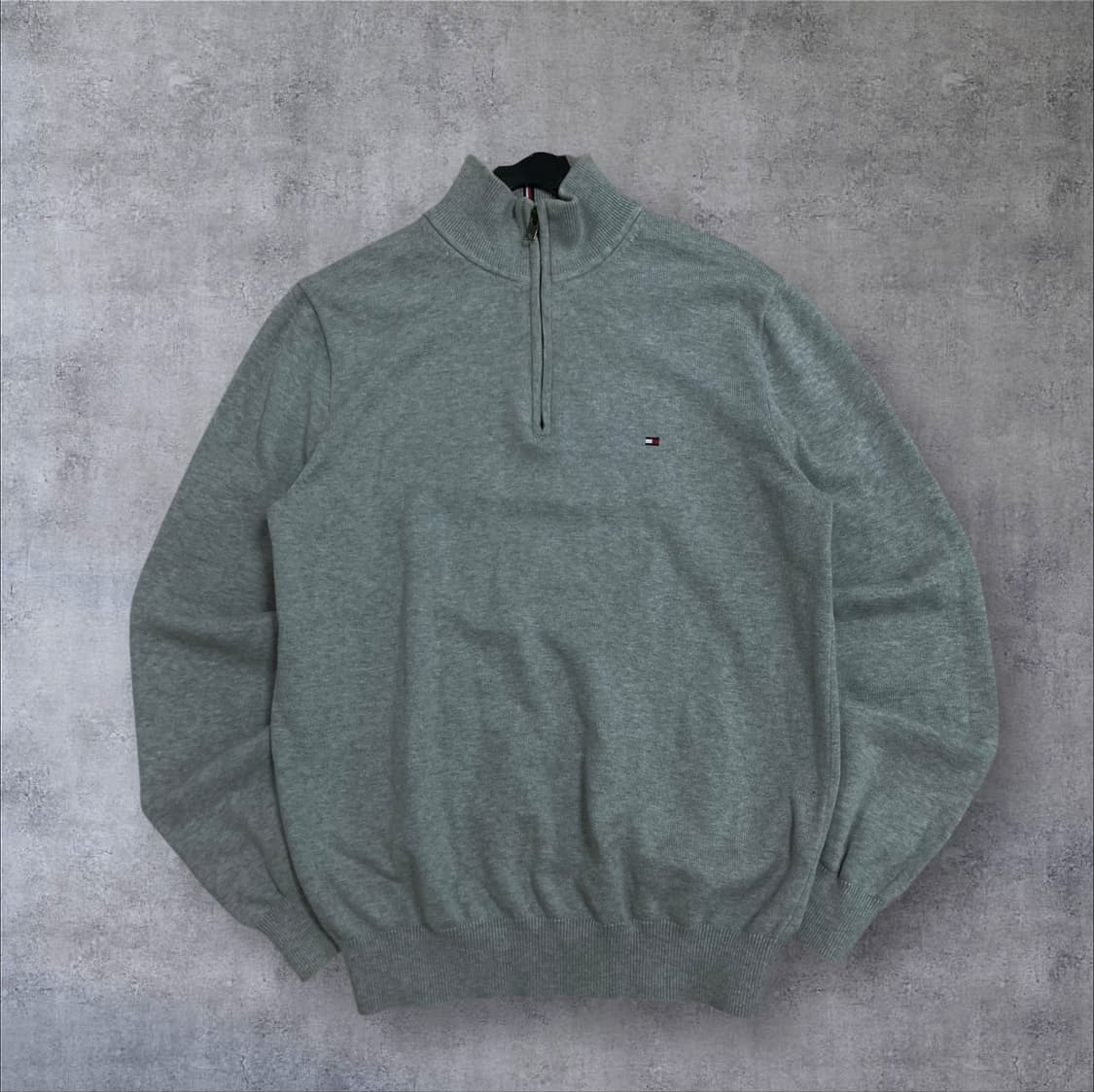 타미힐피거 스몰 로고 그레이 하프 집업 니트 상품이미지1