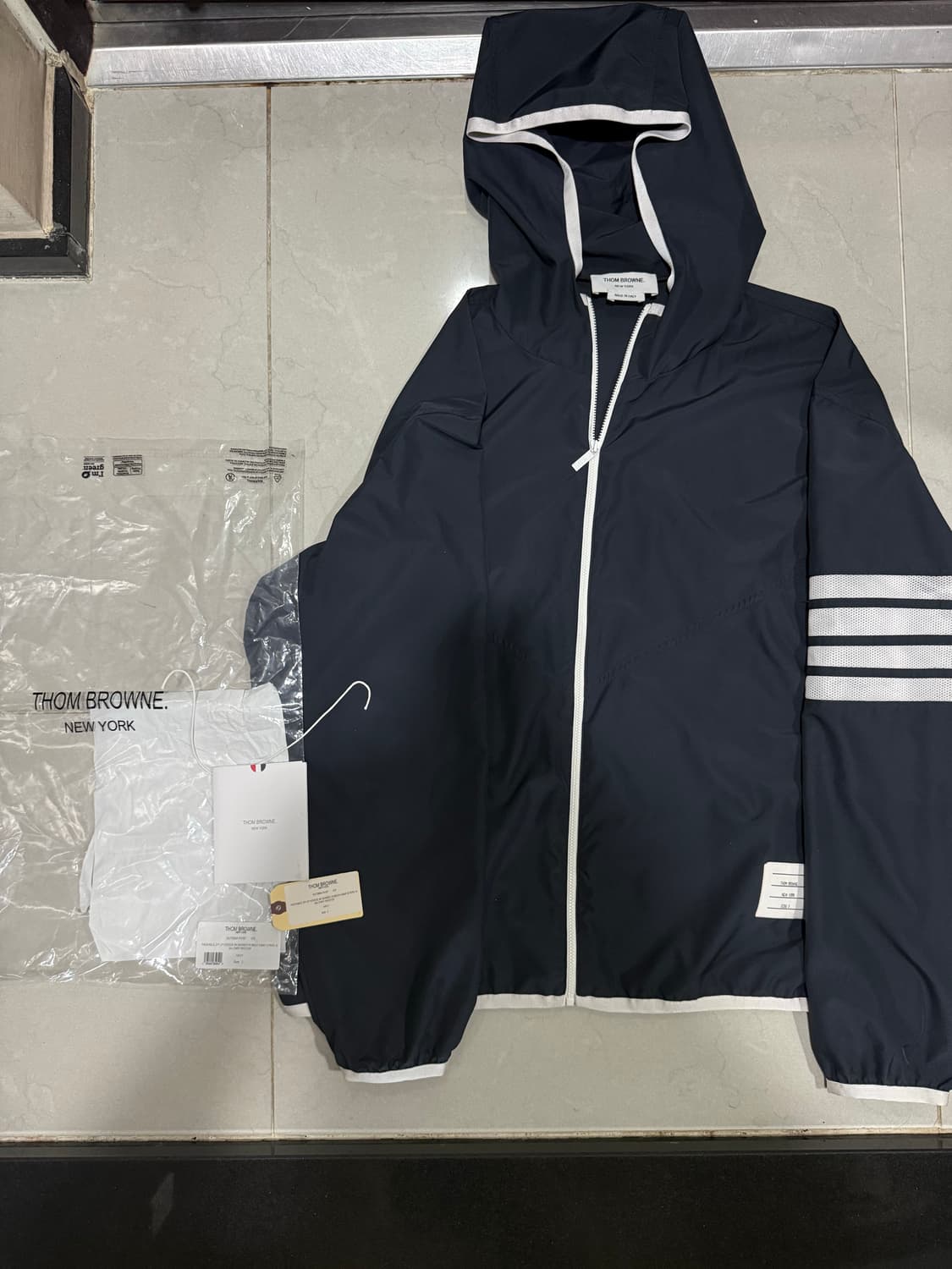 [당일출고,3사이즈] 톰브라운 립스탑 바람막이 풀박스 상품이미지1