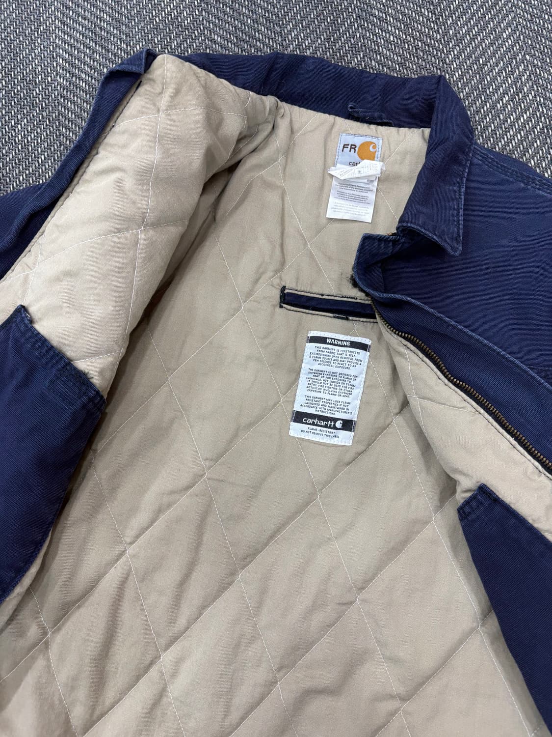 칼하트 누빔 워크자켓 네이비 상품이미지4