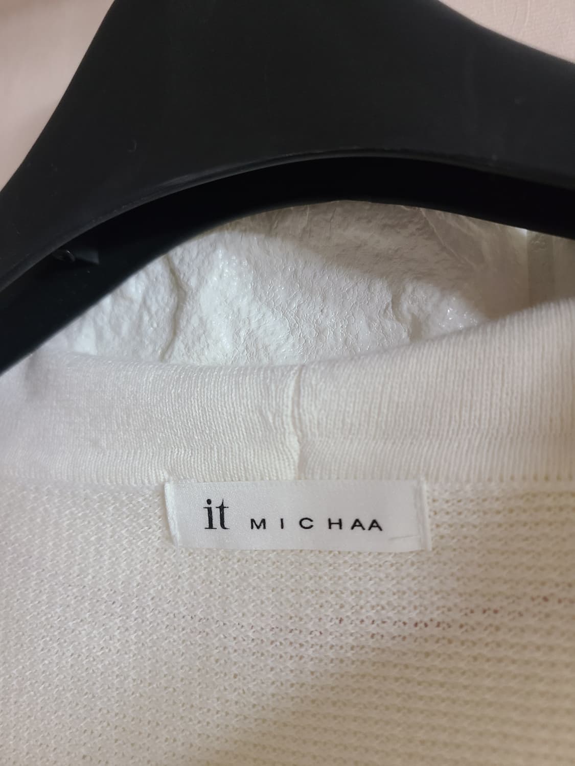 it MICHAA 흰색 카라 펀칭 니트(55) 상품이미지4