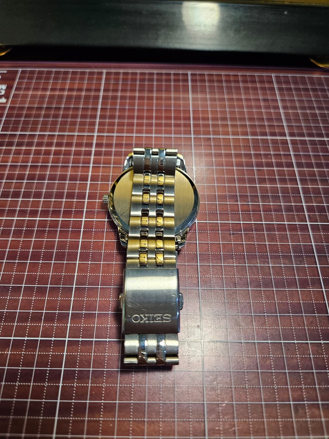 세이코 남성 칼침핸즈 쿼츠 시계 (40mm) 상품이미지4