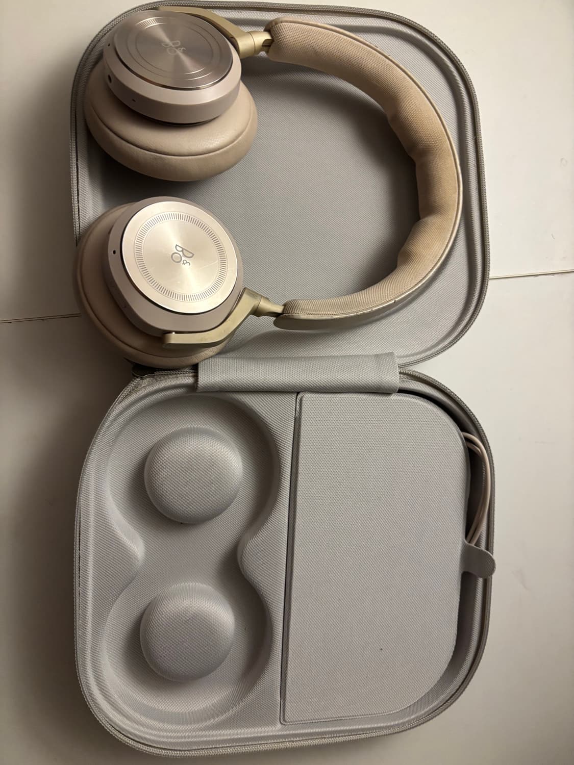 뱅앤올룹슨 베오플레이 HX (Beoplay HX) Gold 상품이미지1