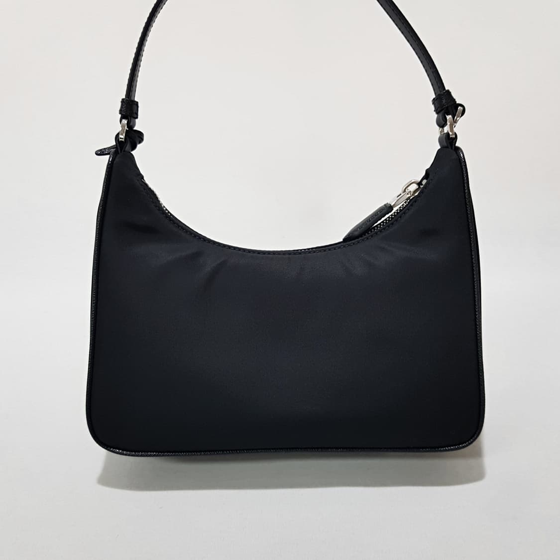 새제품 프라다 리에디션 2005 리나일론 미니백 상품이미지4