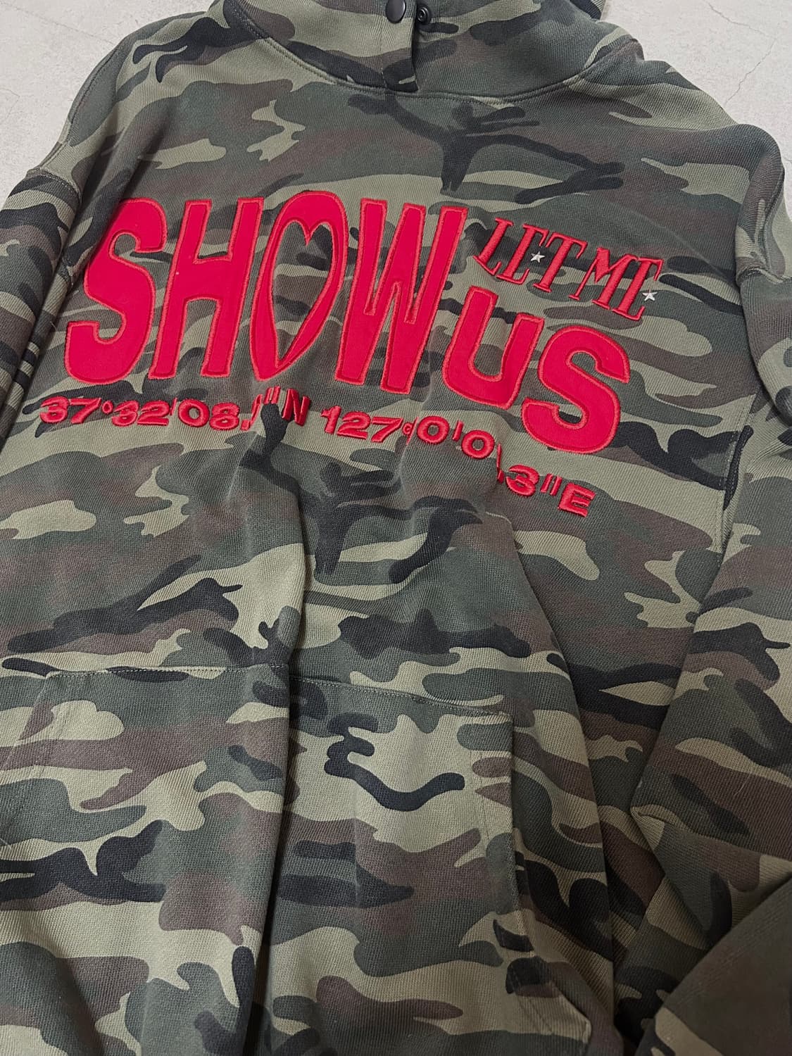 러브이즈트루 카모 후드티 카키 상품이미지2