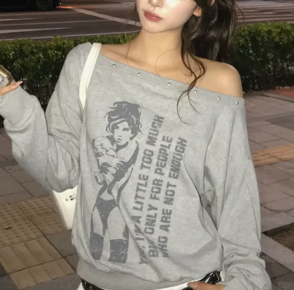 러브이즈트루 원숄더 맨투맨 그레이 상품이미지1