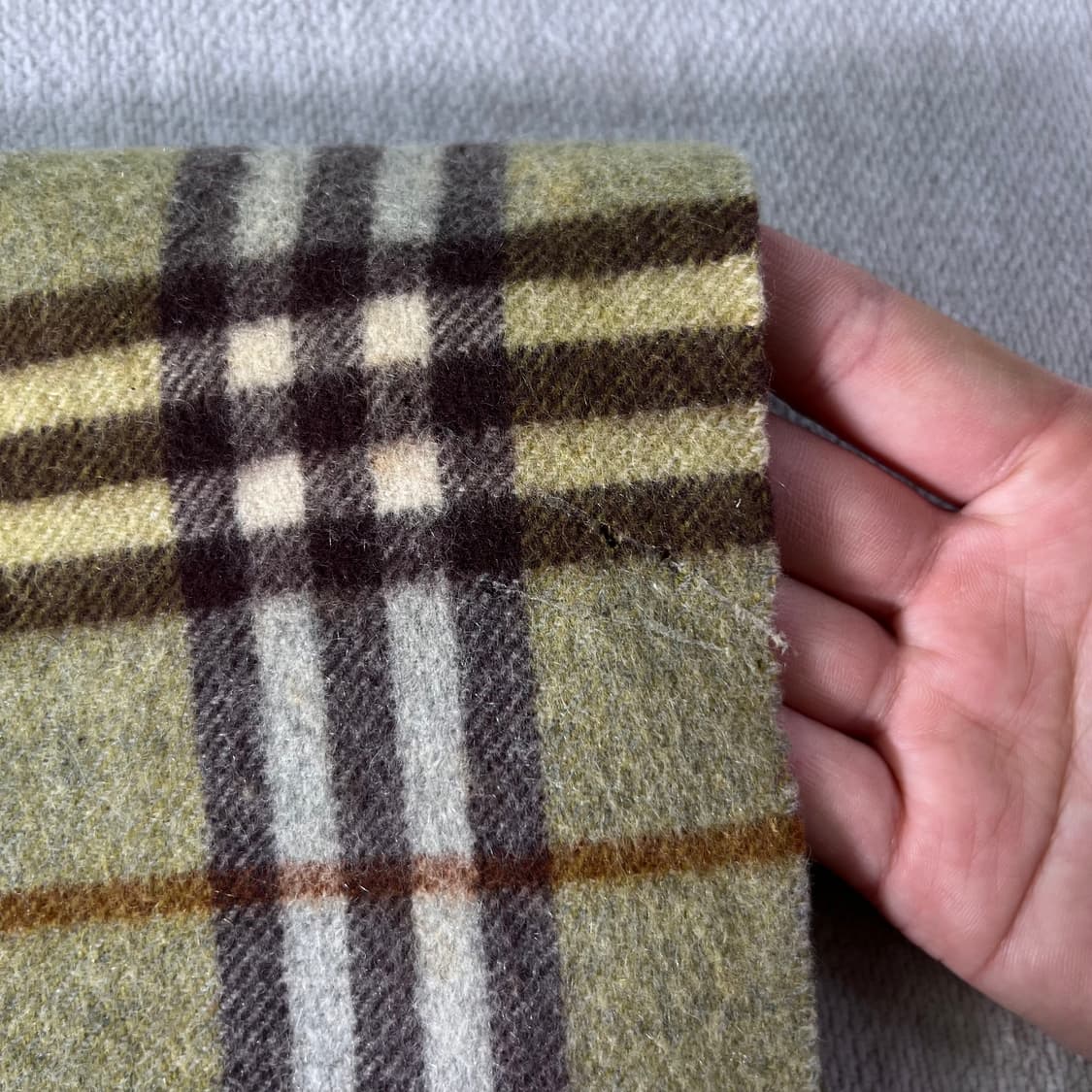 버버리 캐시미어 그린 노바체크 머플러  상품이미지4