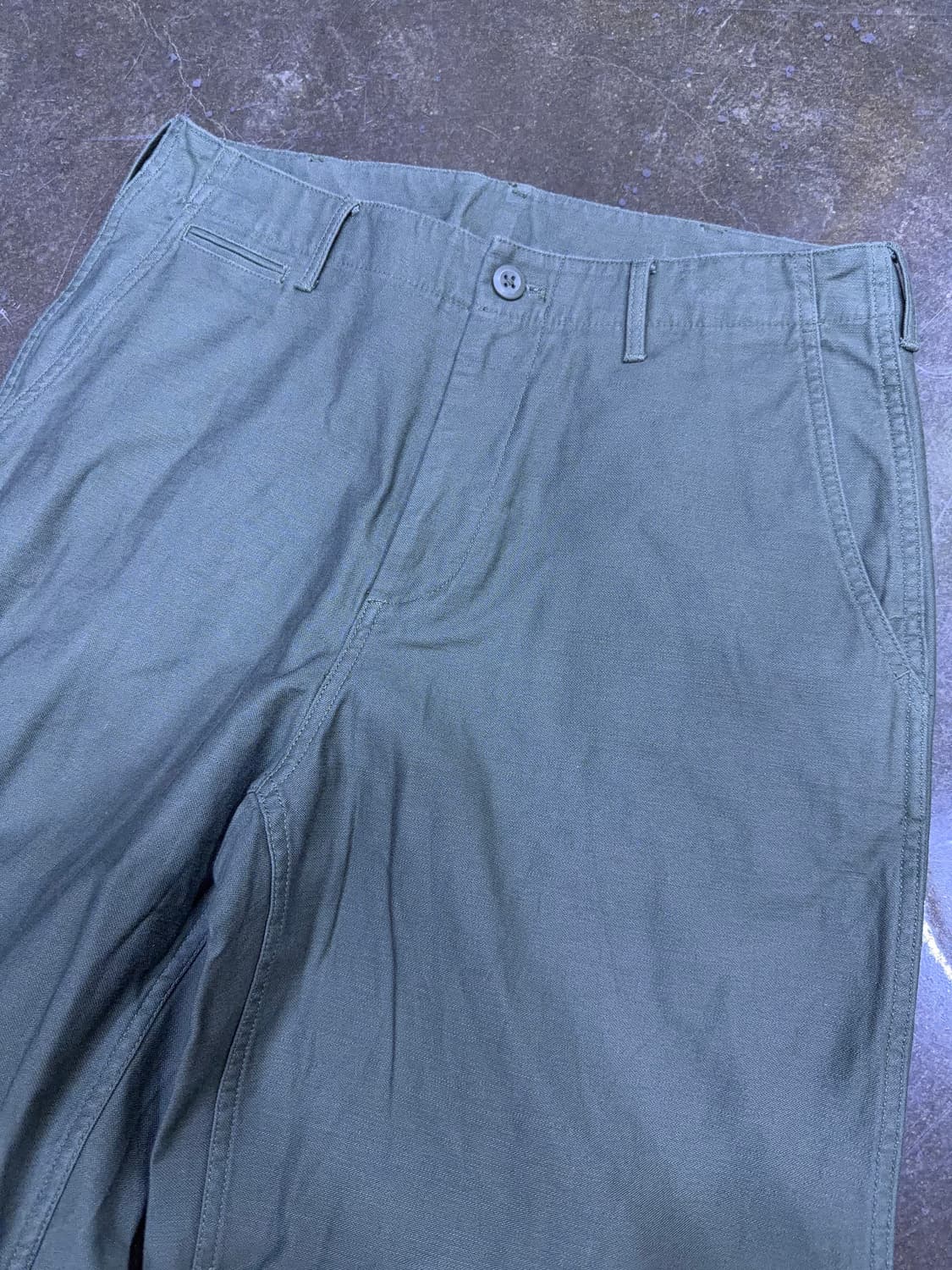 무신사스탠다드 백사틴 와이드 오피서 팬츠 카키 31 상품이미지6