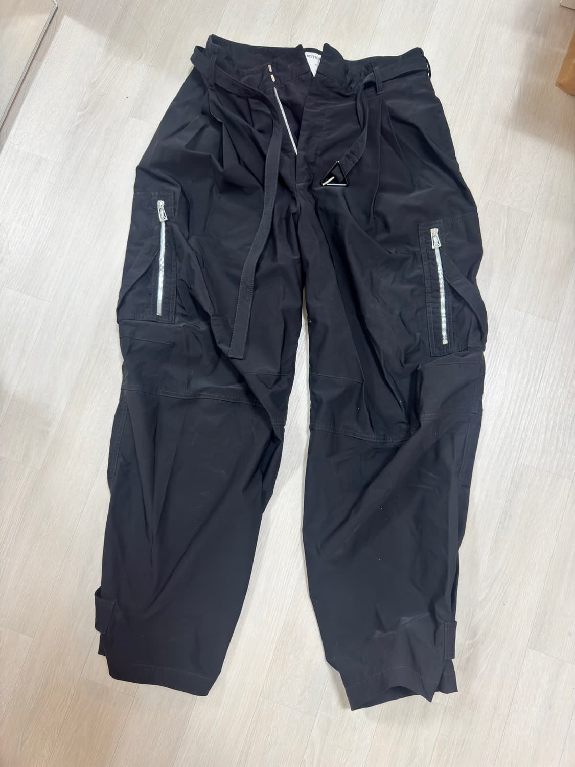 보테가 베네타 삼각버클 벨트 카고팬츠 상품이미지2