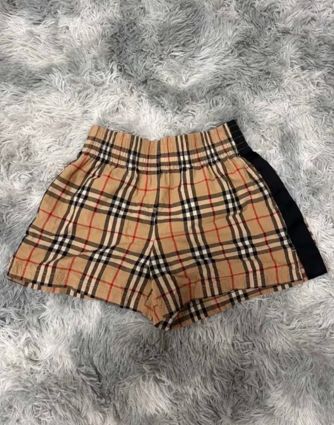 버버리 체크 반바지 판매합니다 상품이미지1