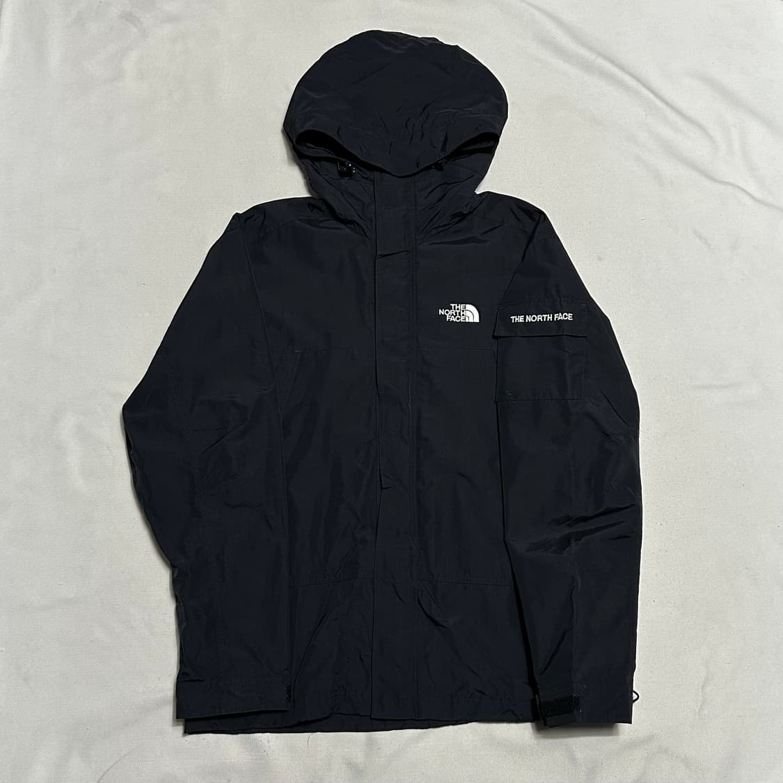 105 노스페이스 암포켓 블랙 후드 바람막이 상품이미지2