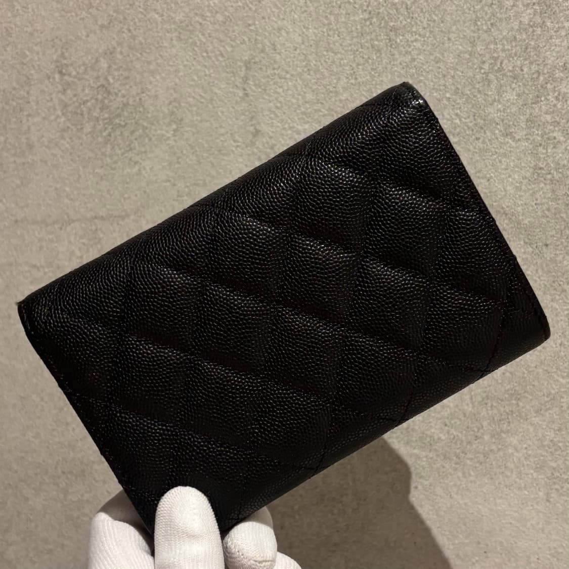 A+ OS사이즈 샤넬 CC로고 캐비어 플랩 반지갑 블랙 (내장칩) 상품이미지2