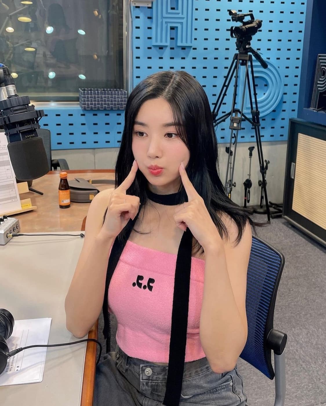 (권은비 착용) 레스트앤레크레이션 로고 니트 튜브탑 오프숄더 나시 상품이미지2