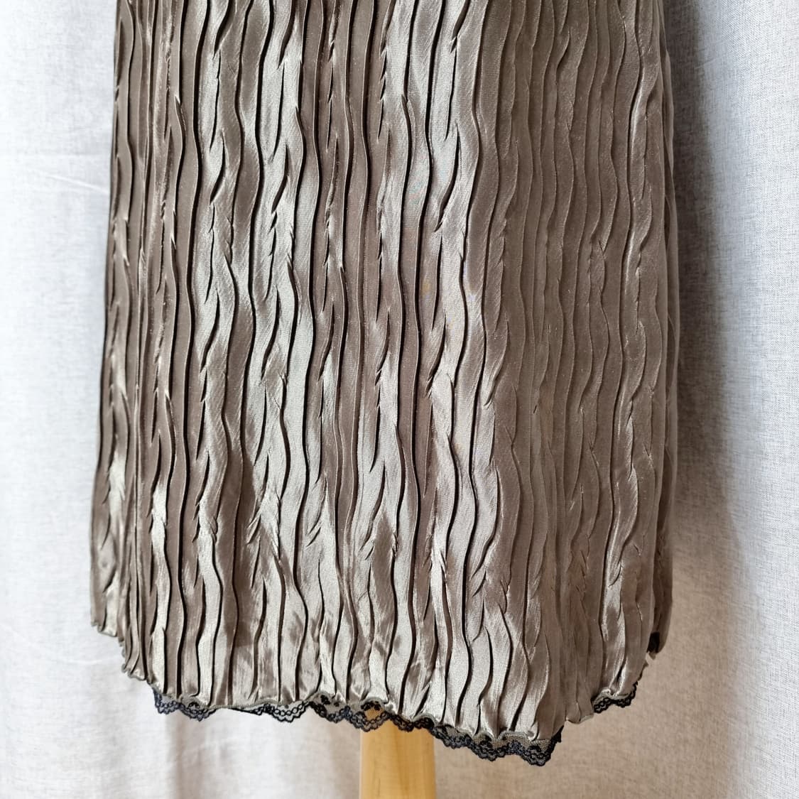 엑시즈팜 원피스 새틴 물결 롱원피스 카키색 (미디움) 새상품 상품이미지7