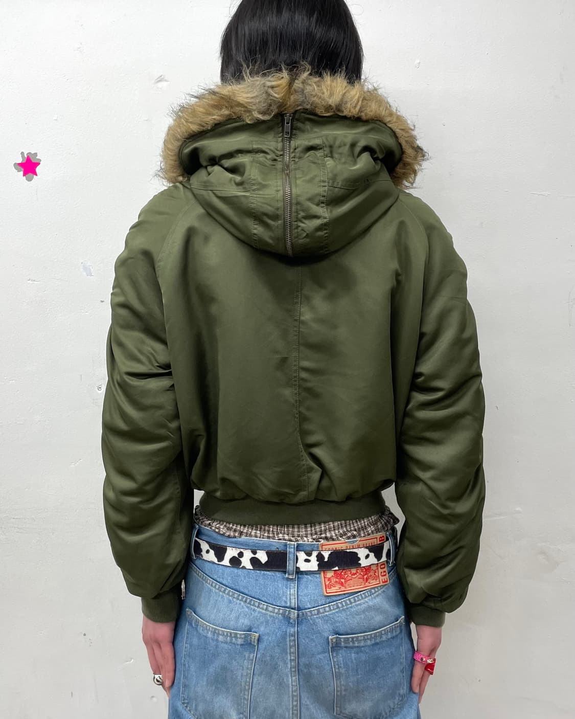 N2B Glossy Khaki Shirring Crop Padding  상품이미지2