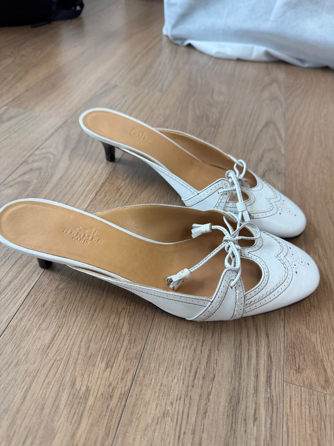 [에르메스] 화이트 브로그 뮬 키튼힐 38 상품이미지4