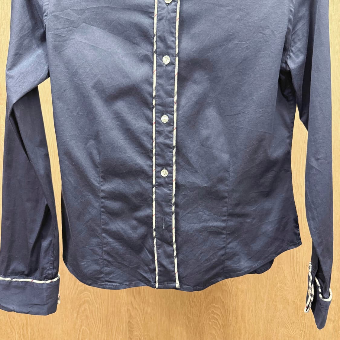 버버리 런던 긴팔 셔츠 배색 파이핑 디테일 슬림핏 네이비 상품이미지5