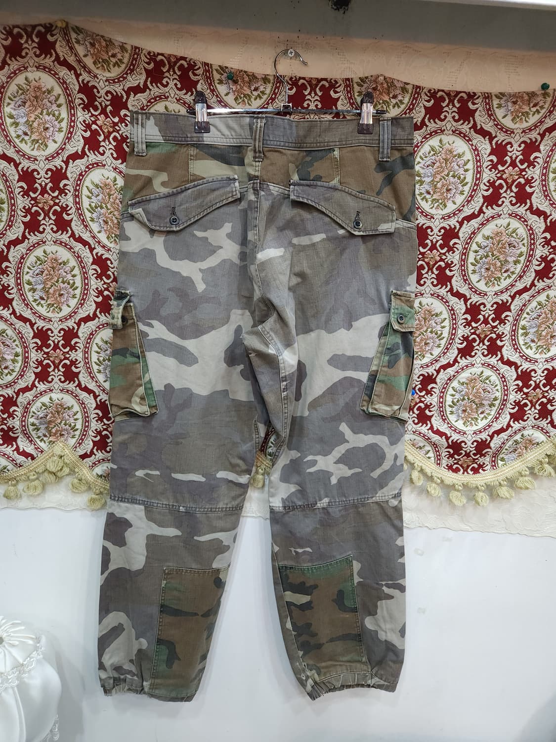 sequen 카모플라쥬 카고팬츠
​
 상품이미지5