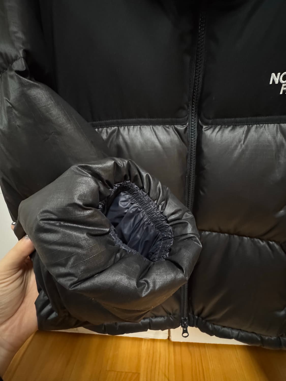 노스페이스 눕시 다운자켓 M 사이즈 판매합니다 상품이미지2