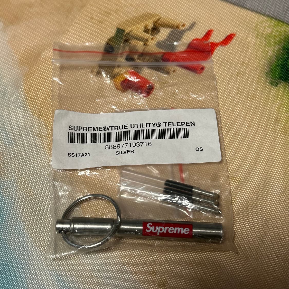 슈프림 트루 유틸리티 텔레펜 키체인 17SS 상품이미지1