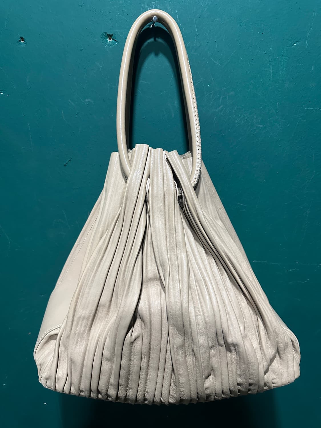 조르지오알마니 양가죽 플리츠 숄더백 상품이미지1