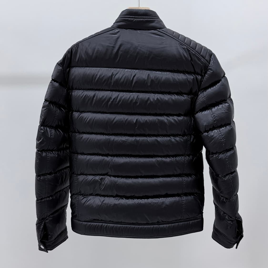 [S+급/46] 프라다 삼각로고 경량 바이커 패딩 블랙 상품이미지5