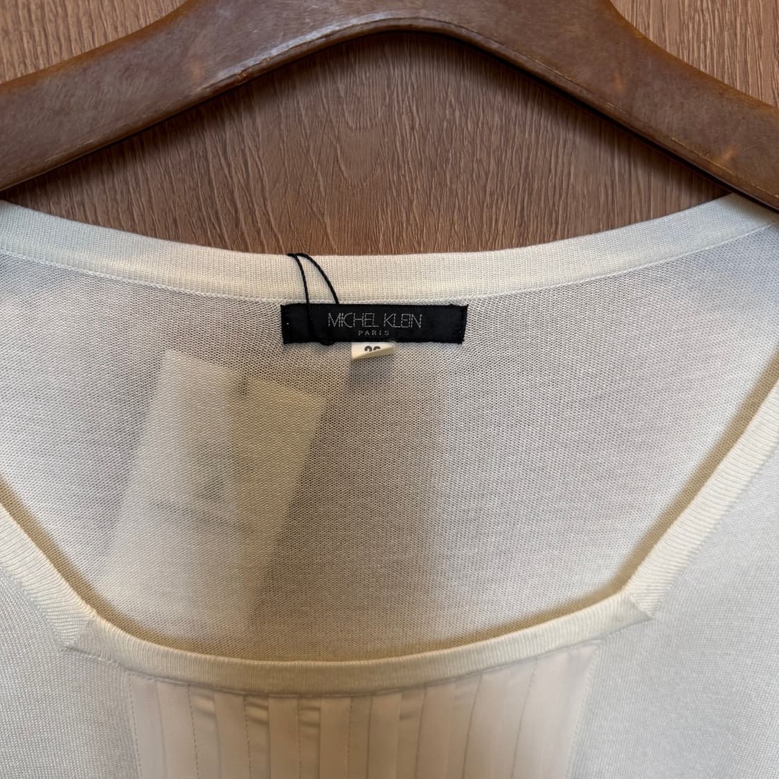 미셸 클라인 니트 긴팔 티셔츠 플리츠 패널 디테일 레귤러핏 아이보리 상품이미지5