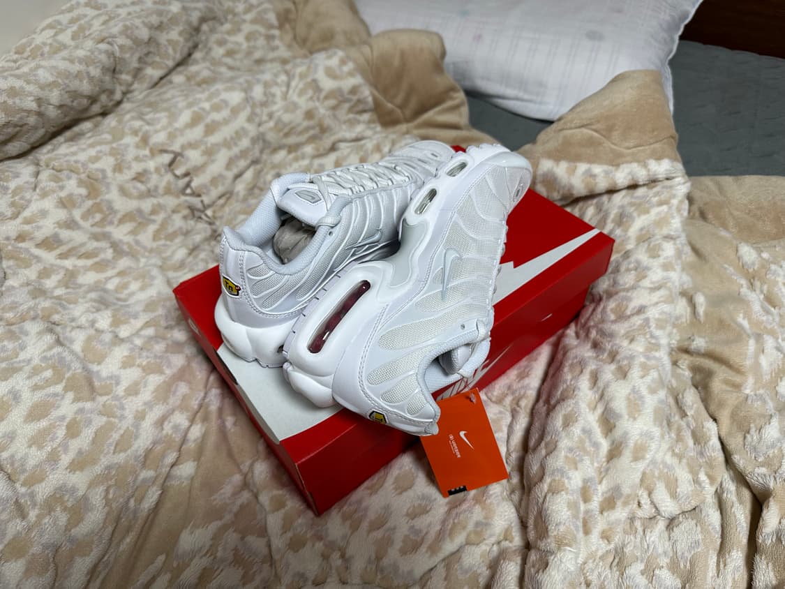 (새제품,매장정품)[245]나이키 에어맥스 플러스 트리플화이트 상품이미지3