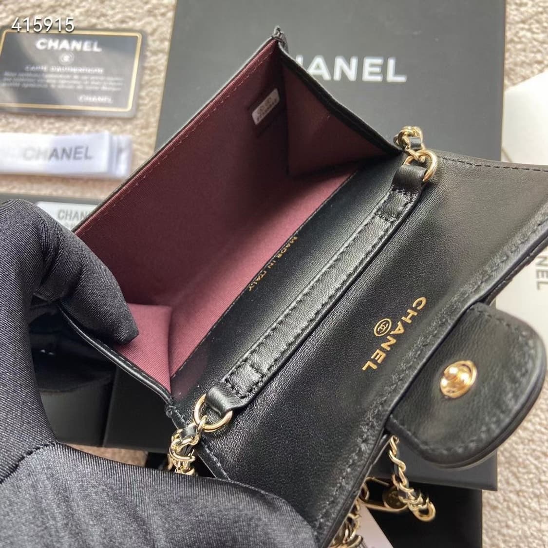 샤넬 클래식 카드 홀더 그레인드 카프스킨 & 골드 메탈 블랙 상품이미지4