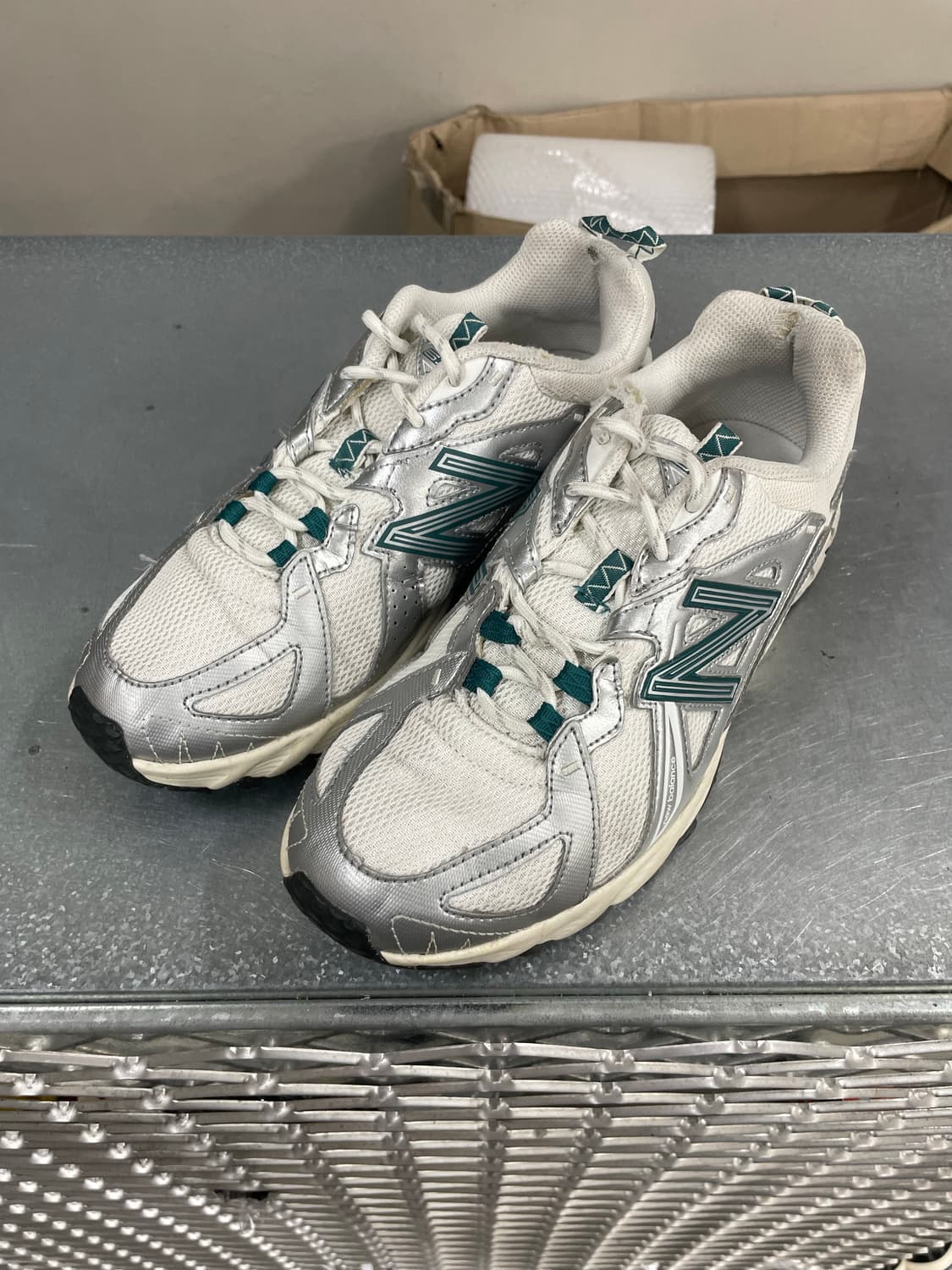 뉴발란스 610 메탈릭 실버 250 상품이미지2