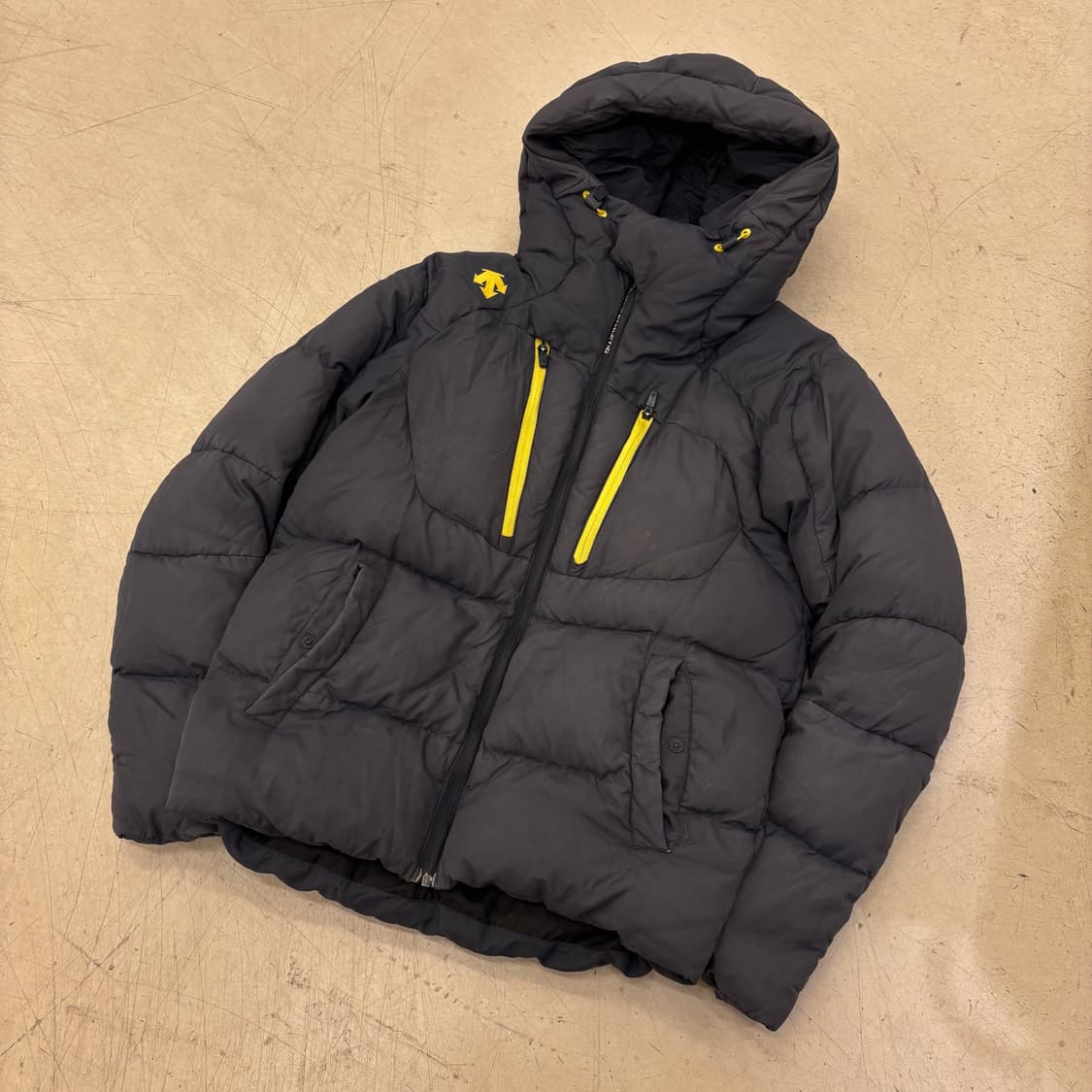 데상트 다운 푸퍼 패딩 상품이미지1