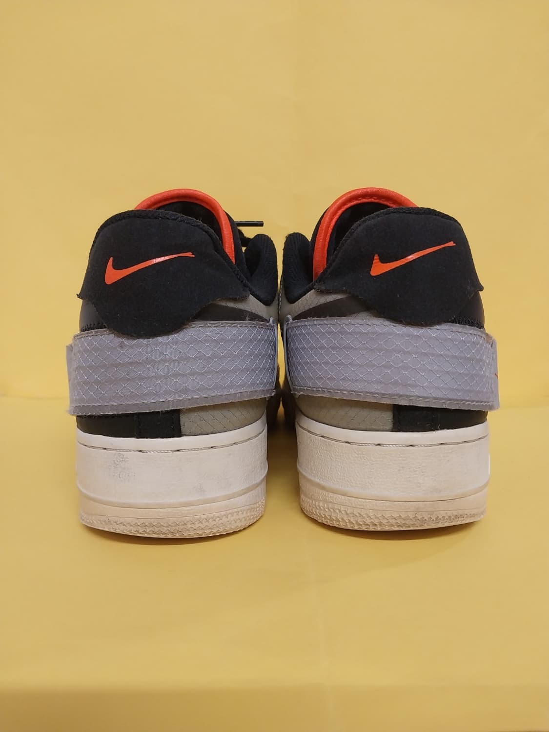 남성 나이키 에어포스1 타입 블랙 하이퍼 크림슨 운동화 (275) 상품이미지4