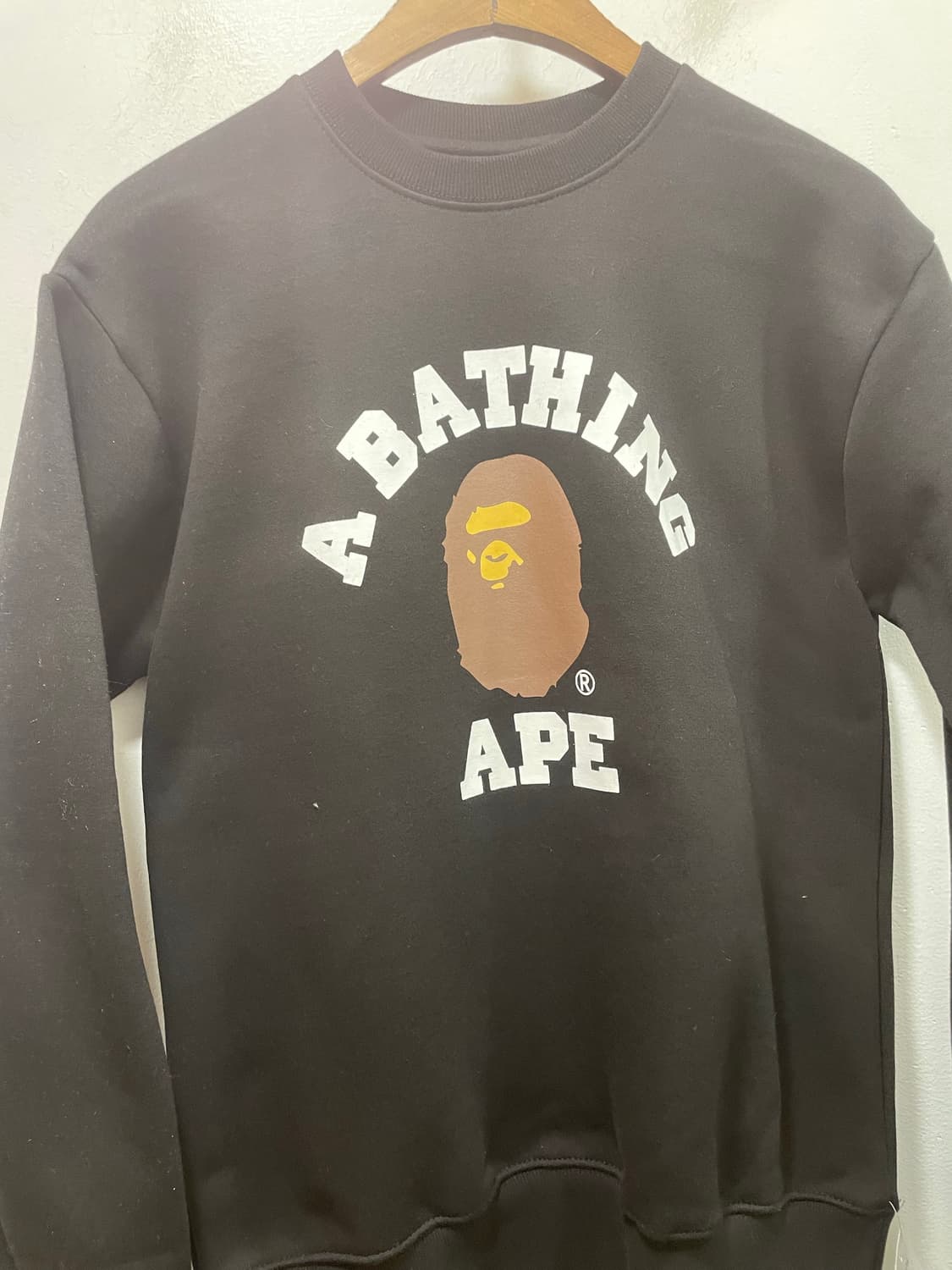 베이프 맨투맨 블랙 상품이미지1