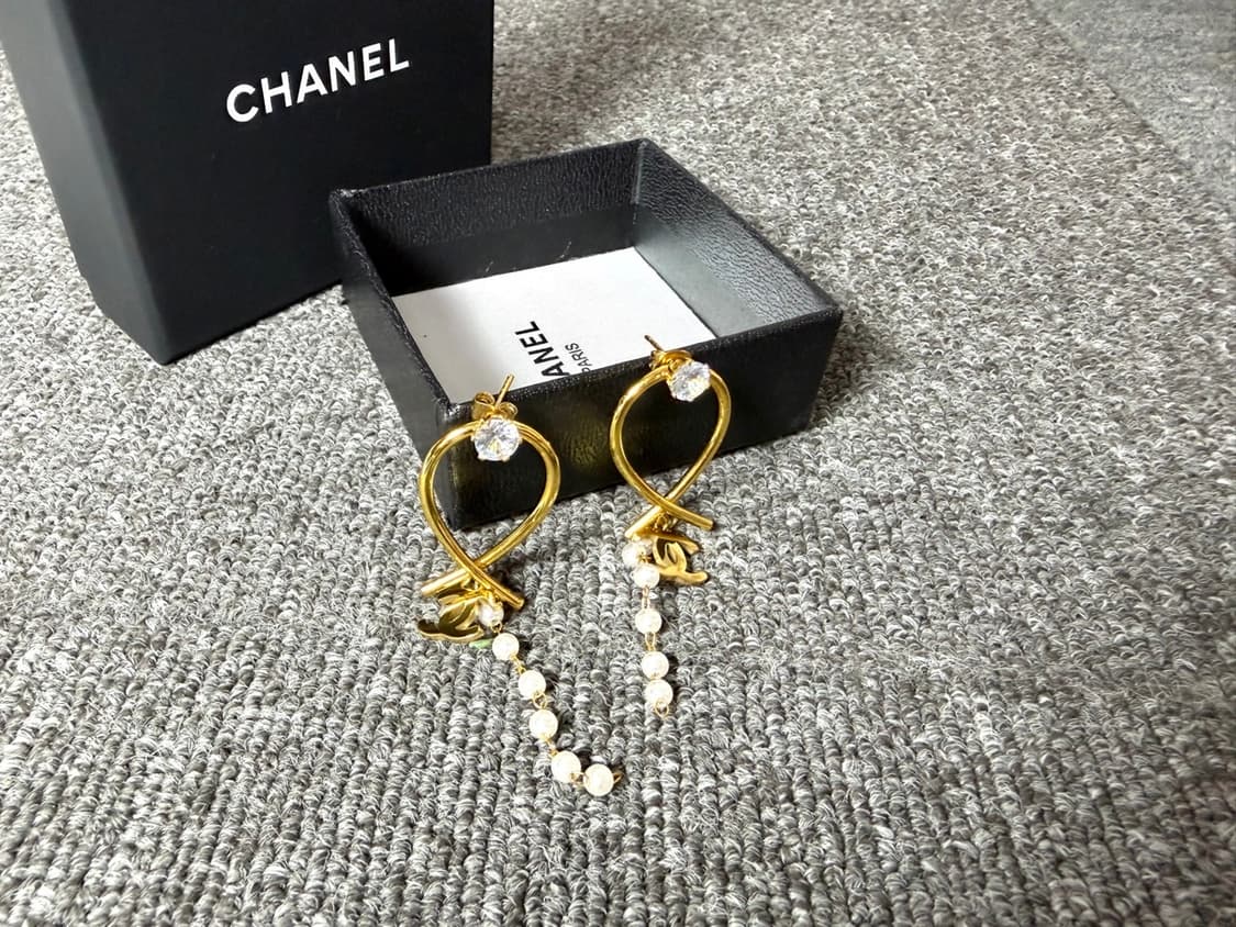 샤넬 트위드 포인트 진주 드롭 이어링 상품이미지6