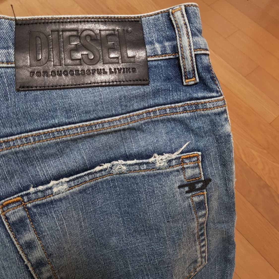 32 / 디젤 / 디파이닝 /스티치워싱 테이퍼드진/토411-03 상품이미지2