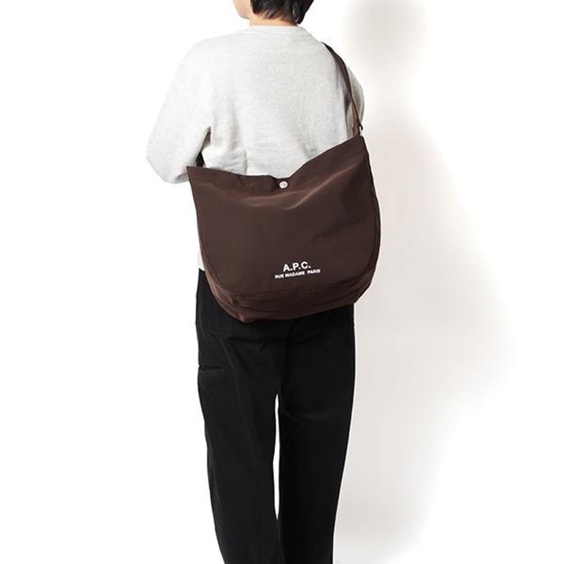 (새상품60%할인)APC 아페쎄 정품 저널 브라운 숄더백 상품이미지9