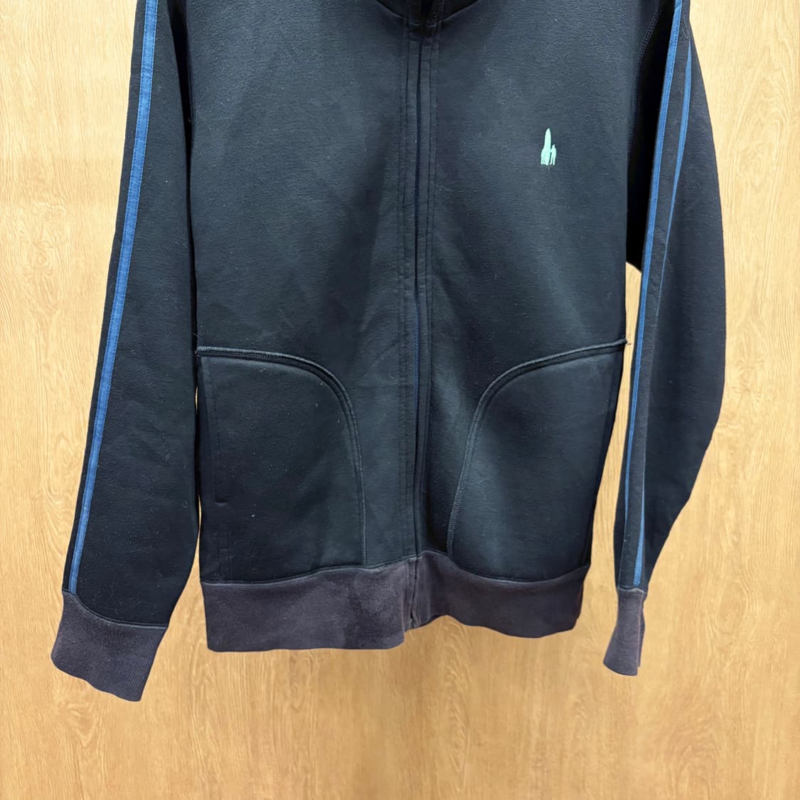 폴스미스 진스 하이넥 플리스 집업 자켓 소매 배색 스트라이프 디테일 블랙 상품이미지5