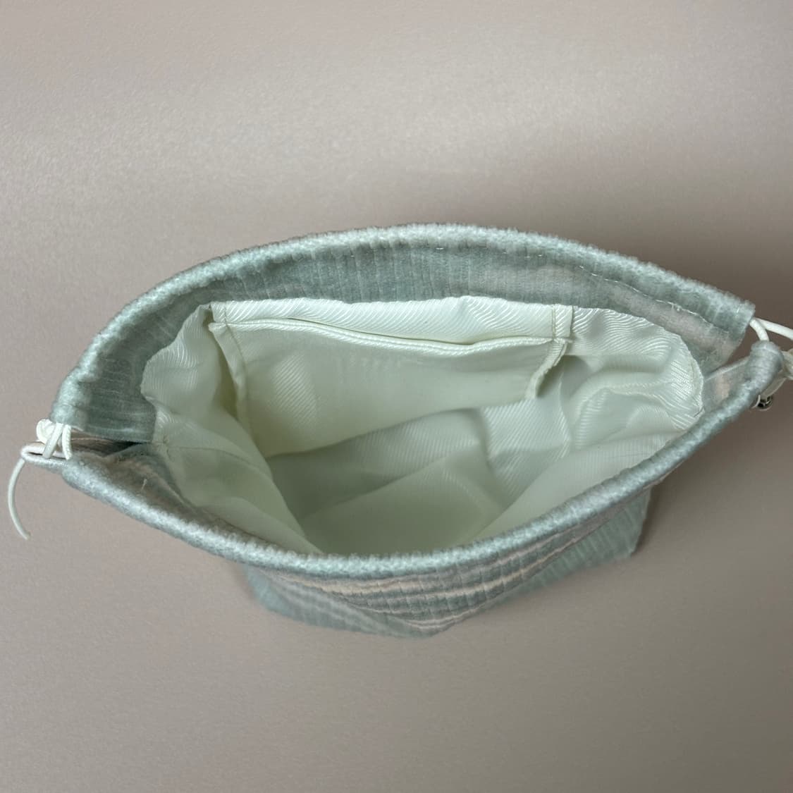 [새상품] 아미뉴 코듀로이 스트링 파우치 상품이미지8