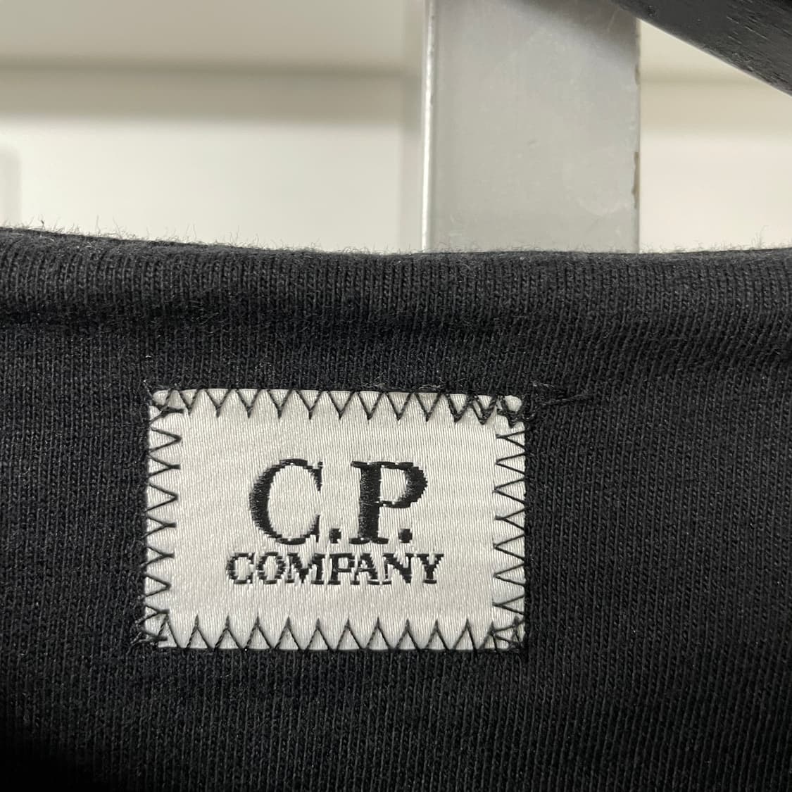 CP 컴퍼니 빅로고 맨투맨 블랙 L 상품이미지3