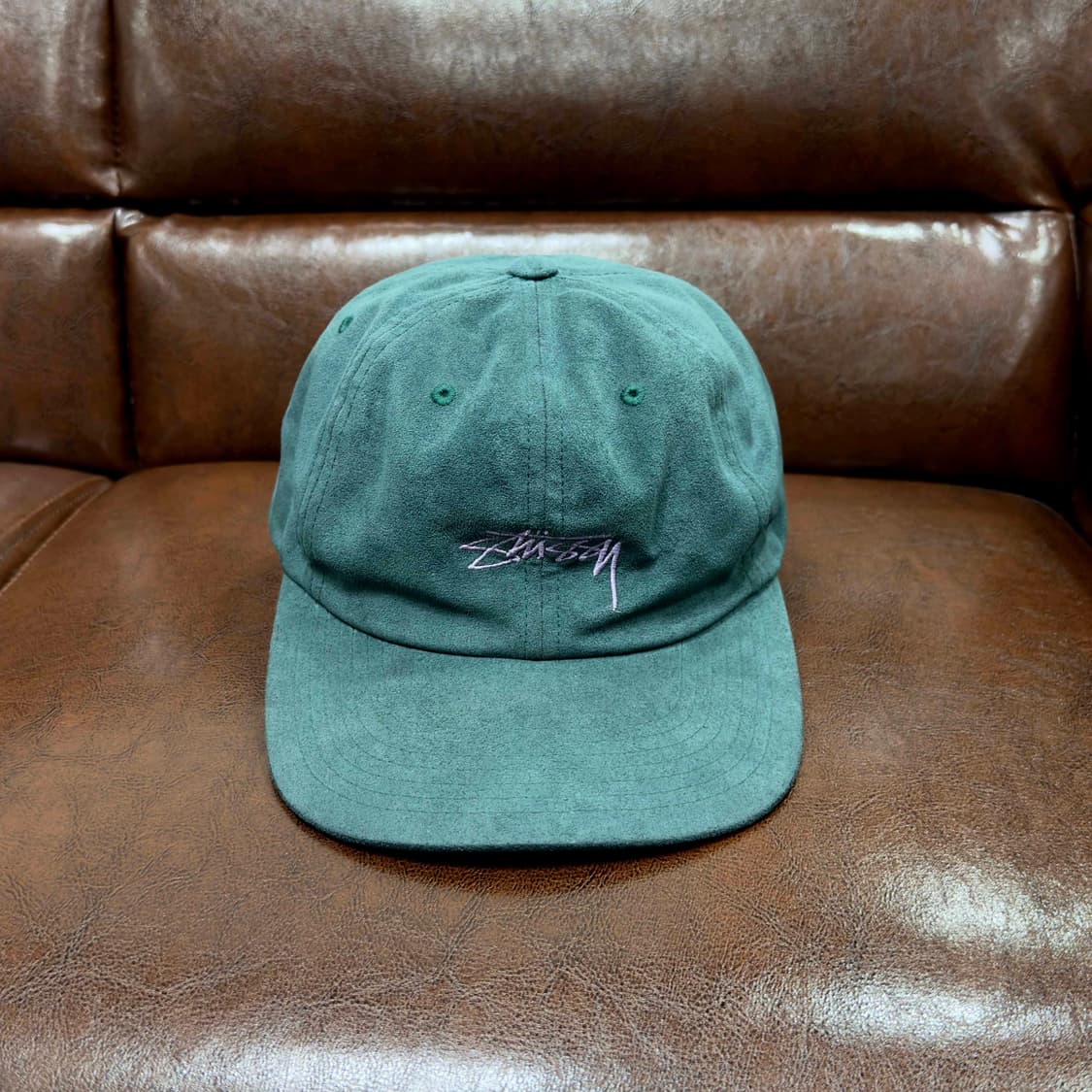 스투시 스웨이드 로고 볼캡 상품이미지2