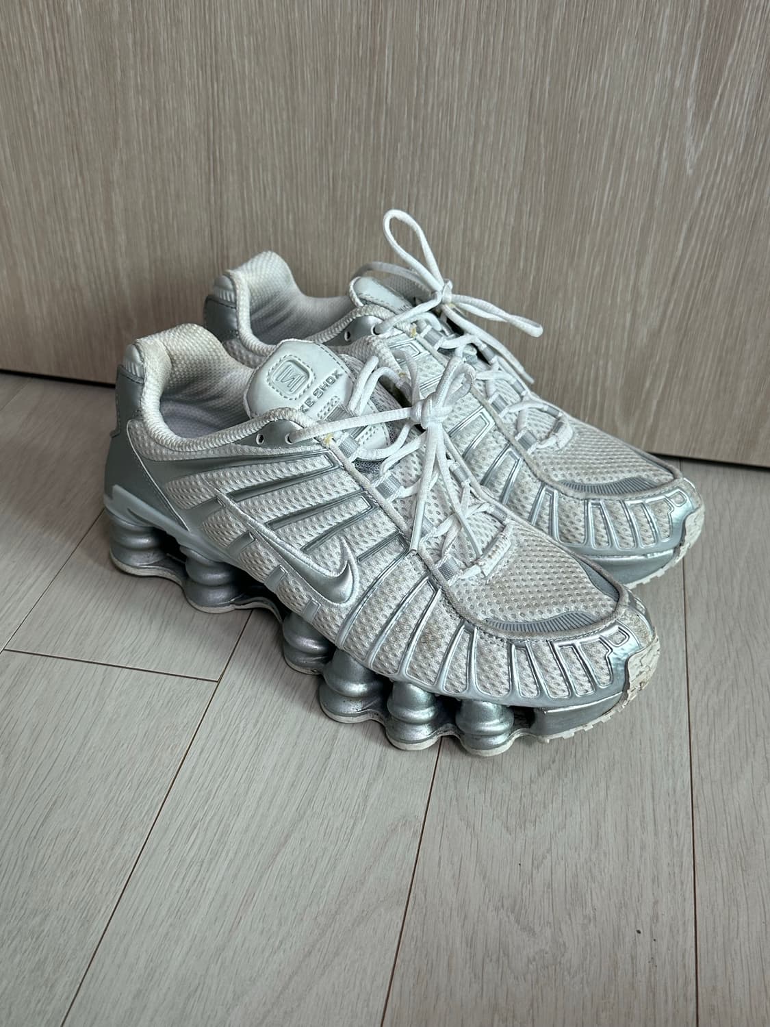 (235) 나이키 샥스 tl 메탈릭 실버 상품이미지1