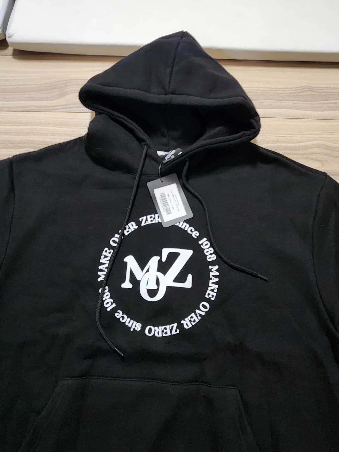 모즈모즈써클샤인로고기모후드티블랙 상품이미지2