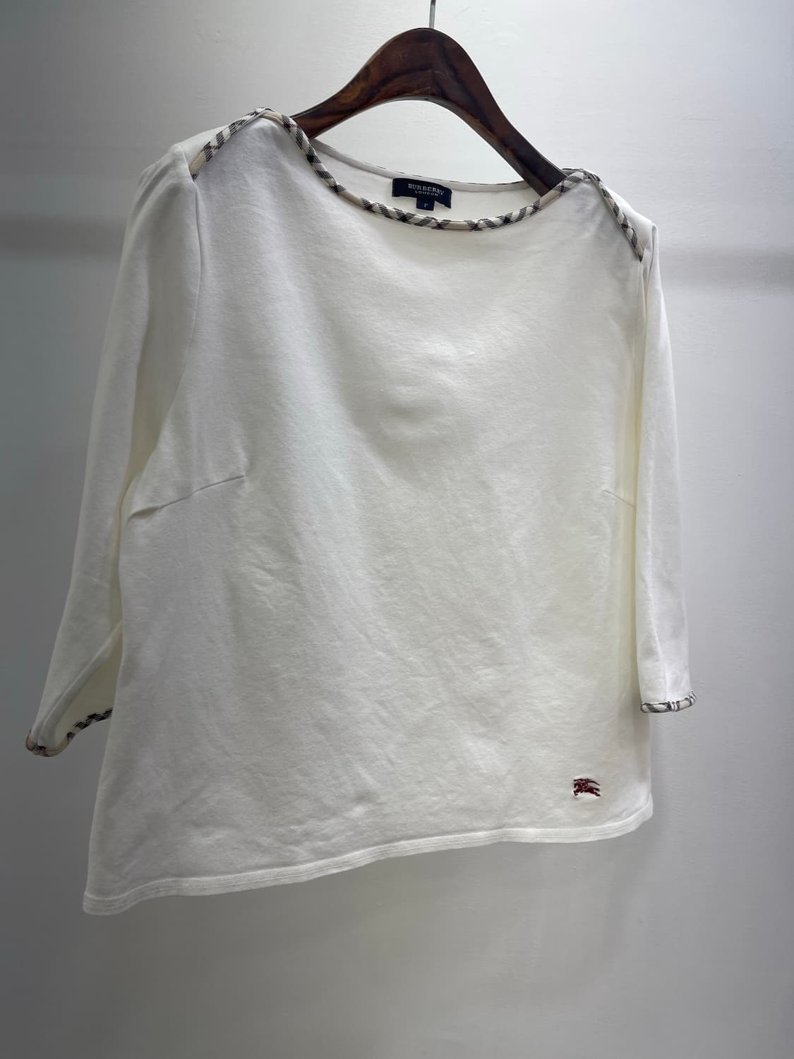 버버리 라운드 티 상품이미지1