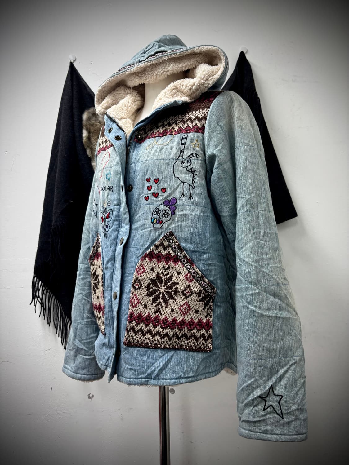 “Scolar” Kitsch&Hippie Mood White Fur Ho 상품이미지9