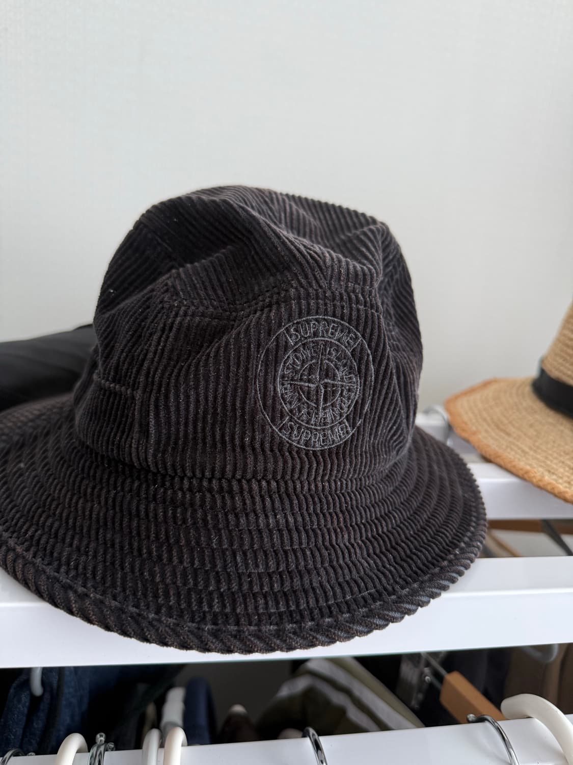 스톤아일랜드슈프림버킷햇 상품이미지1