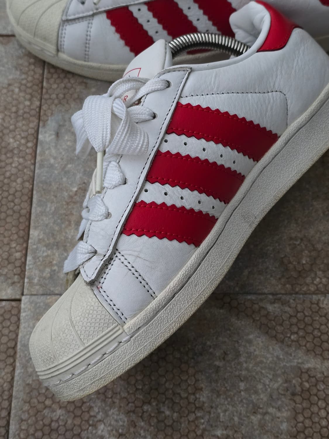 (225)아디다스 슈퍼스타 화이트 스칼렛 상품이미지7